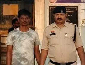 Bhilai Knife Attack : पड़ोसियों का झगड़ा शांत कराने पहुंचे युवक के पेट में घोंपा चाकू