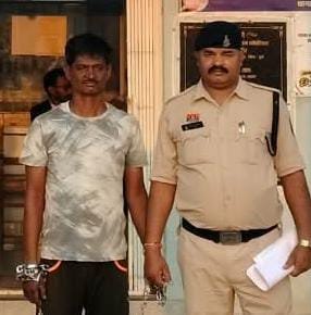 Bhilai Knife Attack : पड़ोसियों का झगड़ा शांत कराने पहुंचे युवक के पेट में घोंपा चाकू