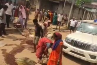 Mahua Liquor Action : बेहरचुआ में शराब के खिलाफ महिलाओं ने खोला मोर्चा, 25 से अधिक बोरी लहान नष्ट