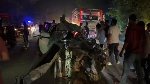 Kharora Road Accident : खरोरा में दर्दनाक हादसा, पुलिसकर्मी समेत दो दोस्तों की मौत, तीसरा गंभीर