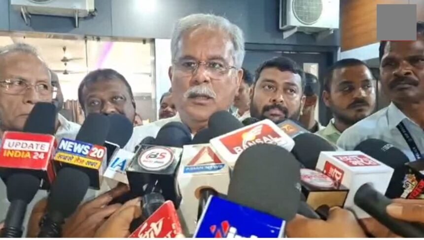 Bhupesh Baghel EVM Statement : EVM से लेकर पेंशन तक भूपेश बघेल का सरकार पर हमला, बोले- बैलेट पेपर से हो चुनाव