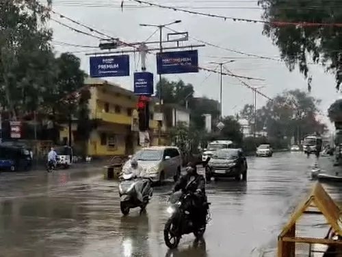 Chhattisgarh Weather Alert : चक्रवात अर्नब का असर 2 नवंबर तक, कई जिलों में बारिश-तेज हवाओं का अलर्ट; धान की फसल भीगी