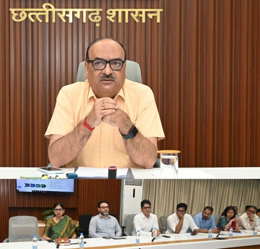 Chhattisgarh Government Review Meeting : 15 नवंबर से पहले गिरदावरी पूरी करने के निर्देश, सीएम हेल्पलाइन की शिकायतों पर भी सख्ती