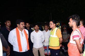 Kawardha Bemetara Highway : सड़क पर पशु दिखे तो डिप्टी CM ने आधी रात अधिकारियों को जमकर लगाई क्लास