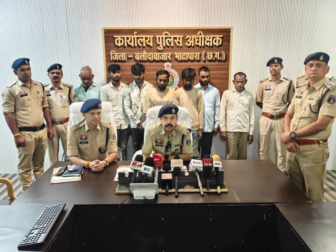 Operation Nishchay : एनएच-130 पर गांजा तस्करी का भंडाफोड़, लग्जरी कारों से जा रहे 7 गिरफ्तार, 25.4 लाख का माल जब्त
