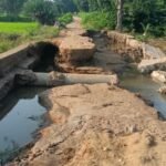 Mudgelmal Dabriguda Road : तेज बारिश से पुल टूटा, 2 किमी बहकर पलटी ट्रैक्टर-ट्रॉली