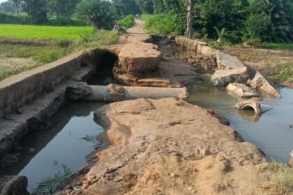 Mudgelmal Dabriguda Road : तेज बारिश से पुल टूटा, 2 किमी बहकर पलटी ट्रैक्टर-ट्रॉली
