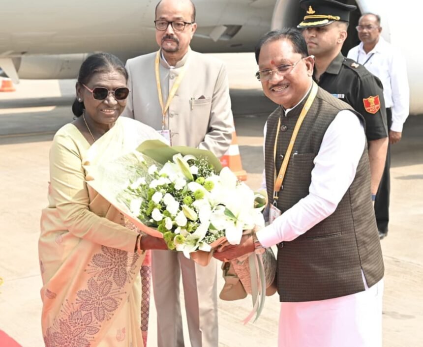 President Droupadi Murmu Chhattisgarh Visit : राष्ट्रपति द्रौपदी मुर्मु का रायपुर में स्वागत, बस्तर दशहरा और मुरिया दरबार में होंगी शामिल
