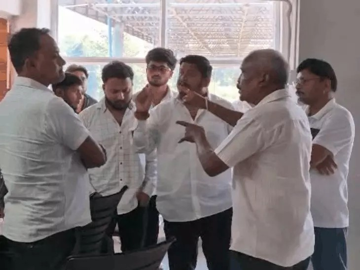 Youth Congress Toll Plaza Dispute