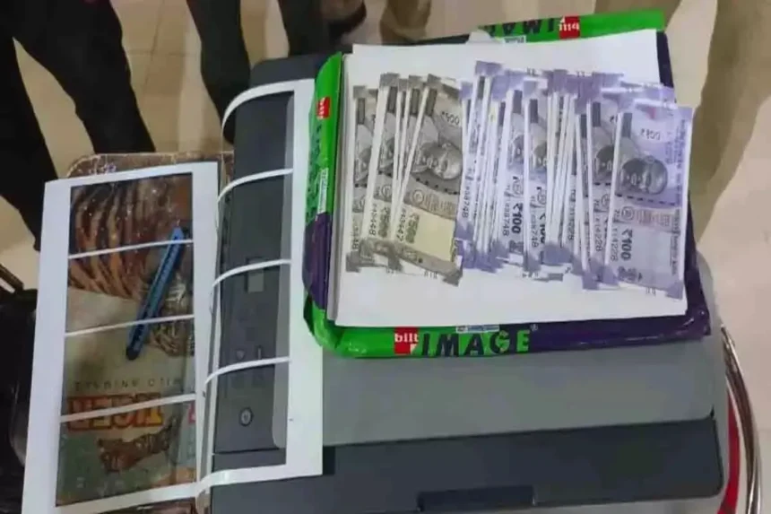 Sakti Fake Currency Case : 500 और 100 के नकली नोटों का खेल! कलर प्रिंटर, छपाई का फ्रेम और एक्टिवा जब्त, 2 गिरफ्तार